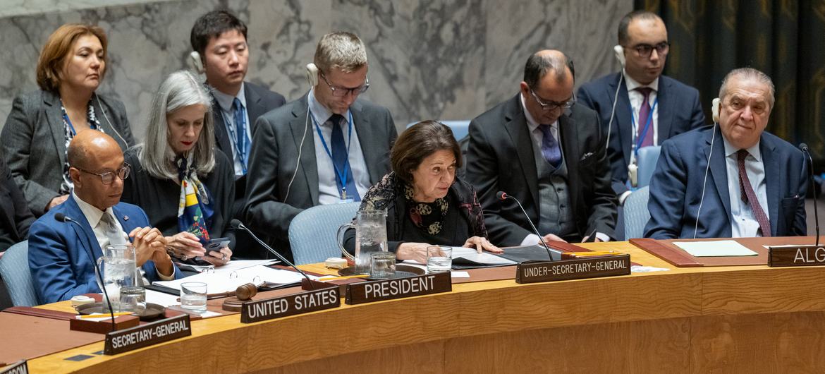 Rosemary DiCarlo (center), Under-Secretary-General for Political and Peacebuilding Affairs, briefs the Security Council.