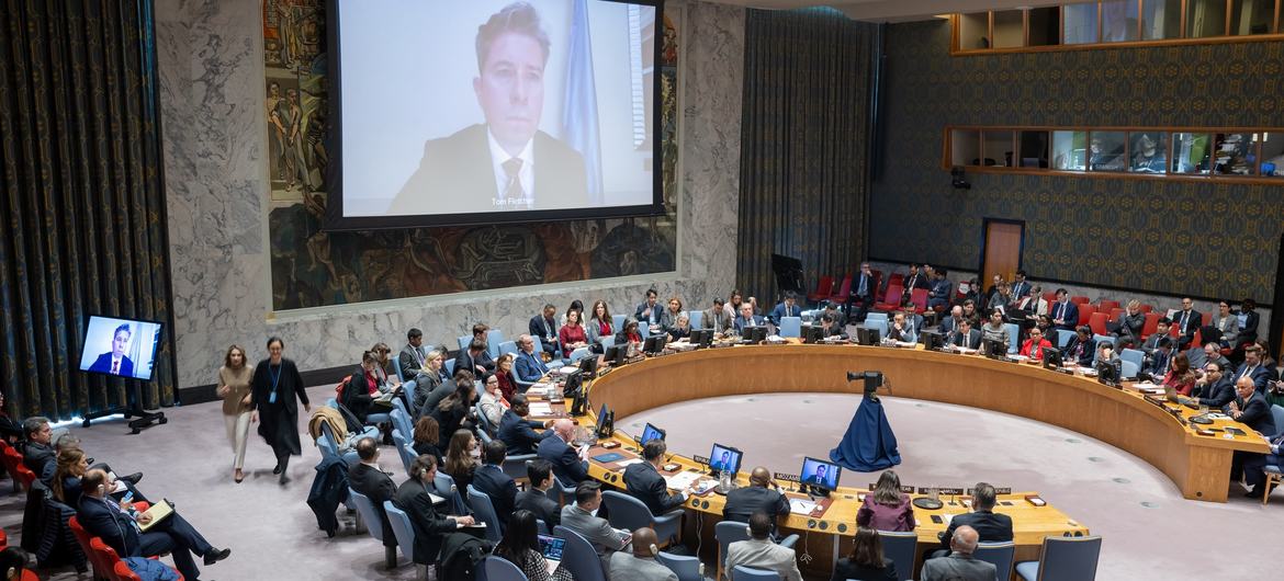 Tom Fletcher (on screen), UN Under-Secretary-General for Humanitarian Affairs, briefs the Security Council meeting on the situation in Syria.