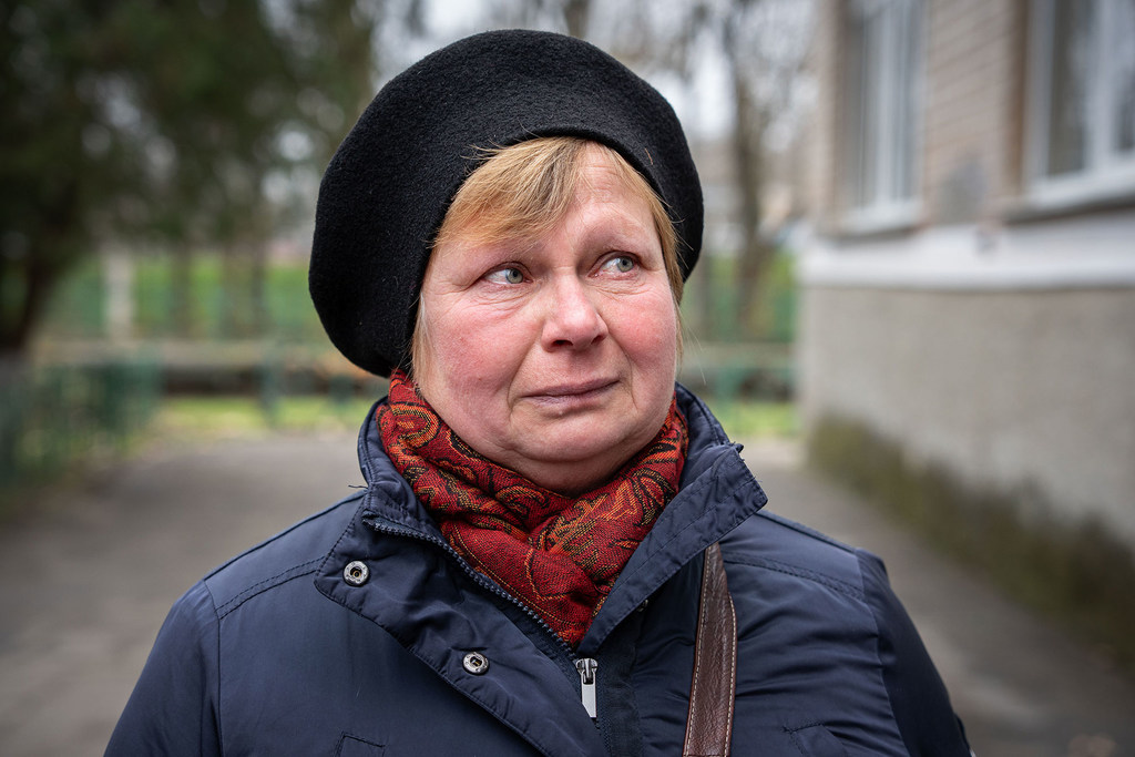The woman is from Kherson and lives near the red zone. She came to the humanitarian hub to receive humanitarian assistance. The woman is from Kherson and lives near the red zone. She came to the humanitarian hub to receive humanitarian assistance.