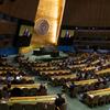 Vista panorâmica do Salão da Assembleia Geral enquanto Annalena Baerbock preside a 65ª reunião plenária sobre tecnologias da informação e das comunicações para o desenvolvimento sustentável.