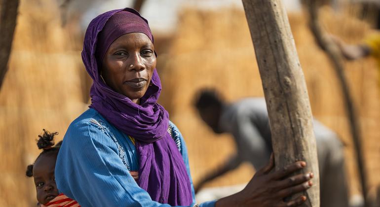 اضطرت رضوى أيضا إلى الفرار من النزاع في السودان إلى تشاد. وجمعت مهاراتها في ريادة الأعمال مع المساعدة النقدية من المفوضية لبدء خبز وبيع الخبز من منزلها في مستوطنة فرشنة للاجئين. اضطرت رضوى أيضا إلى الفرار من النزاع في السودان إلى تشاد. وجمعت مهاراتها في ريادة الأعمال مع المساعدة النقدية من المفوضية لبدء خبز وبيع الخبز من منزلها في مستوطنة فرشنة للاجئين.