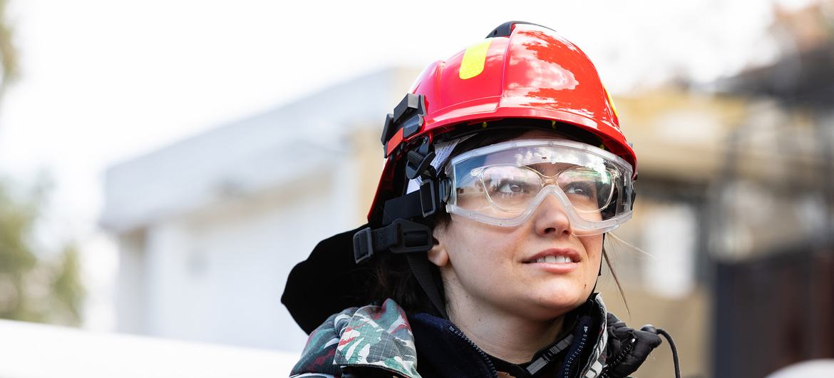 Layal, uma bombeira do Líbano.