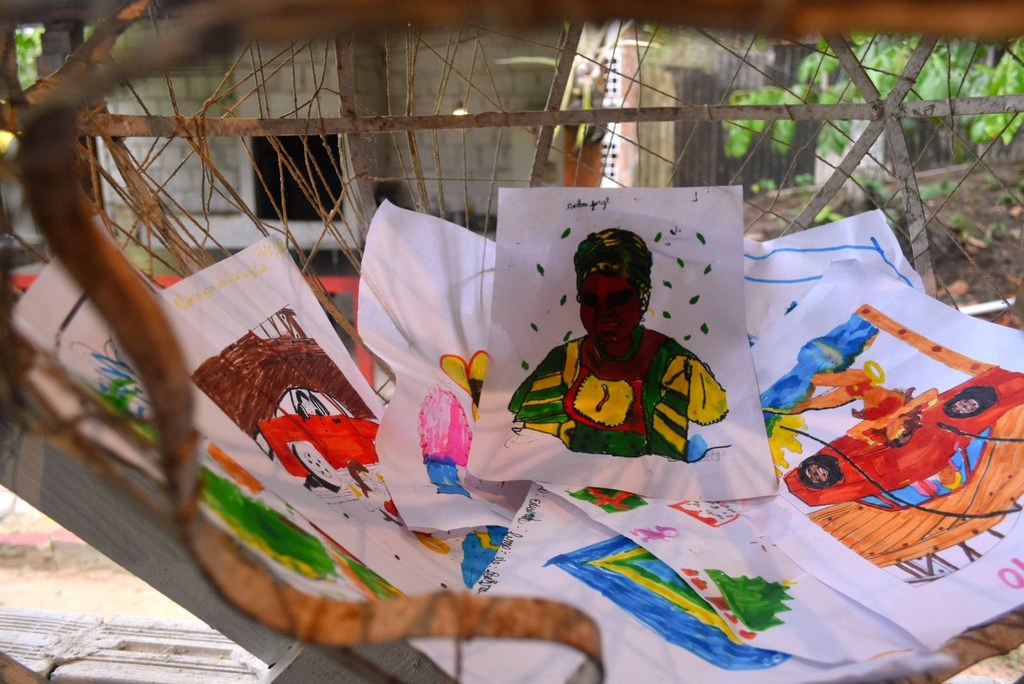 Dibujos de los hijos de las mujeres indígenas brasileñas que participan en los talleres del Fondo de Población..