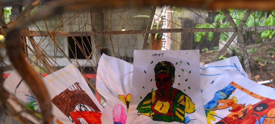 参加人口基金讲习班的巴西土著妇女的孩子们画的画。