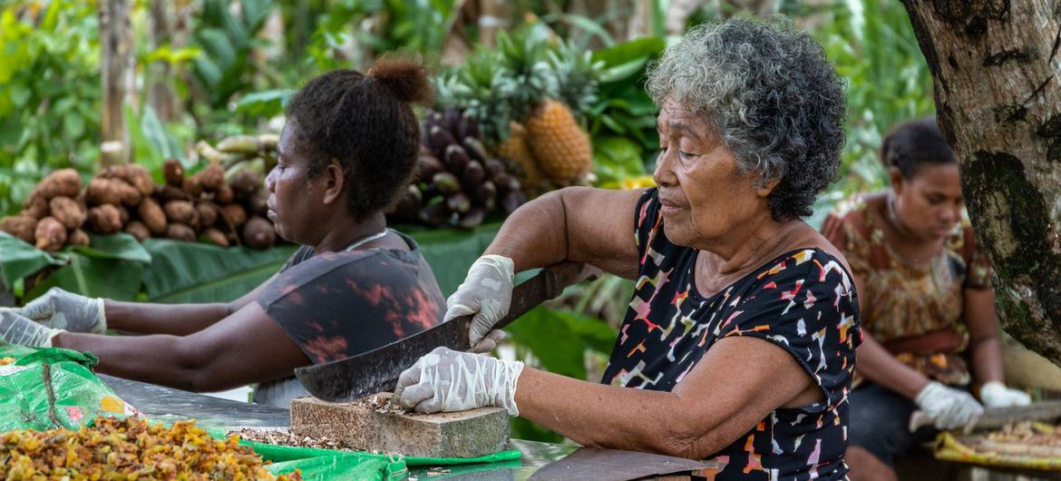 Women prepare vegetables during an event to learn healthy NCD prevention methods such as nutrition, in Tulagi, Solomon Islands.