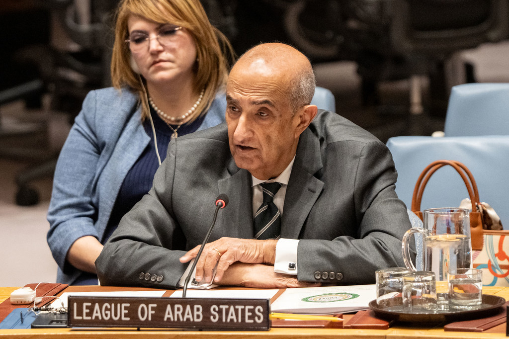 ماجد عبد العزيز، سفير ومندوب جامعة الدول العربية الدائم، يلقي كلمة أمام اجتماع مجلس الأمن الأمم المتحدة في نيويورك.