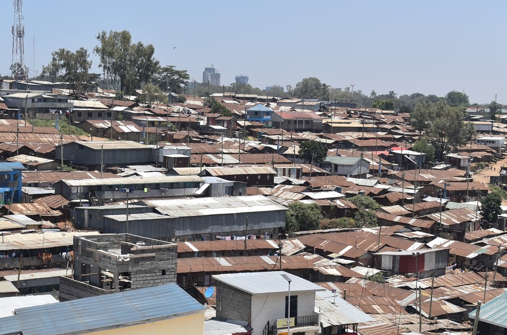 Mtaa wa mabanda wa Kibera, Nairobi Kenya iliko shule ya wasichana ya Shofco.