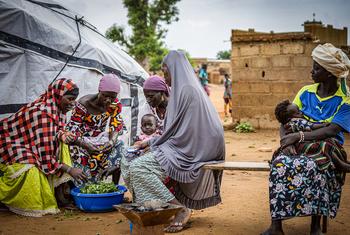 In Burkina Faso, the UN is supporting efforts to prevent malnutrition. 