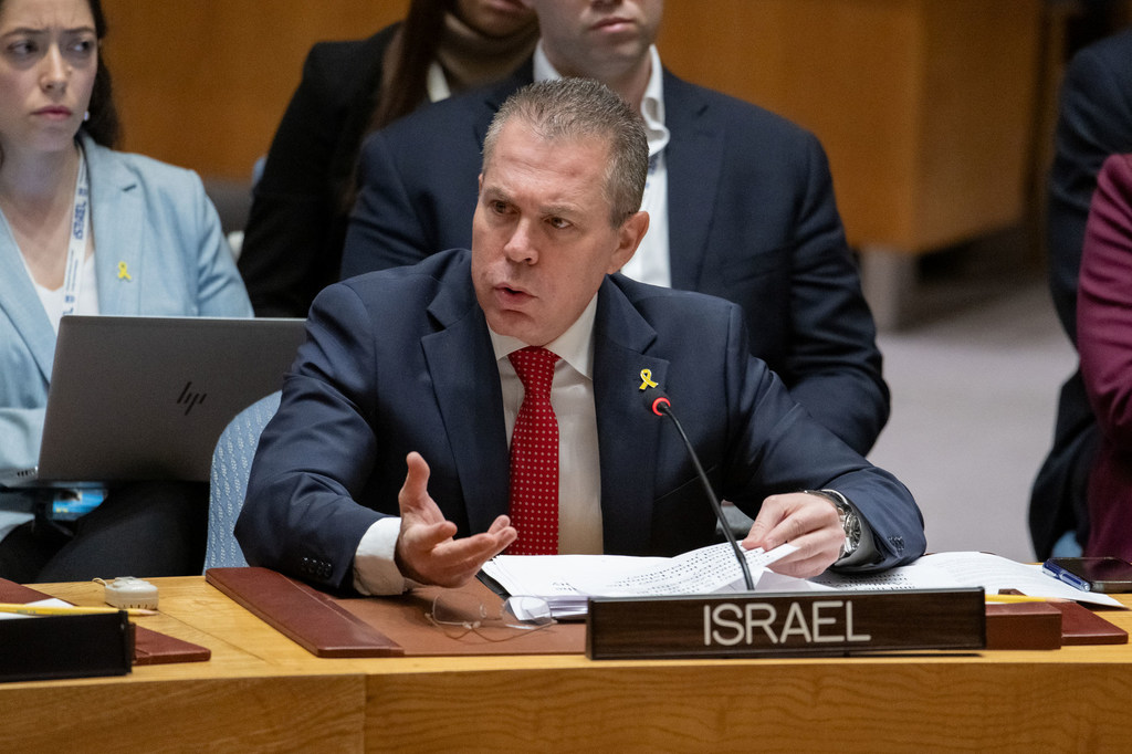 يلقي جلعاد أردان، المندوب الدائم لإسرائيل لدى United Nations، كلمة أمام اجتماع مجلس الأمن في نيويورك.