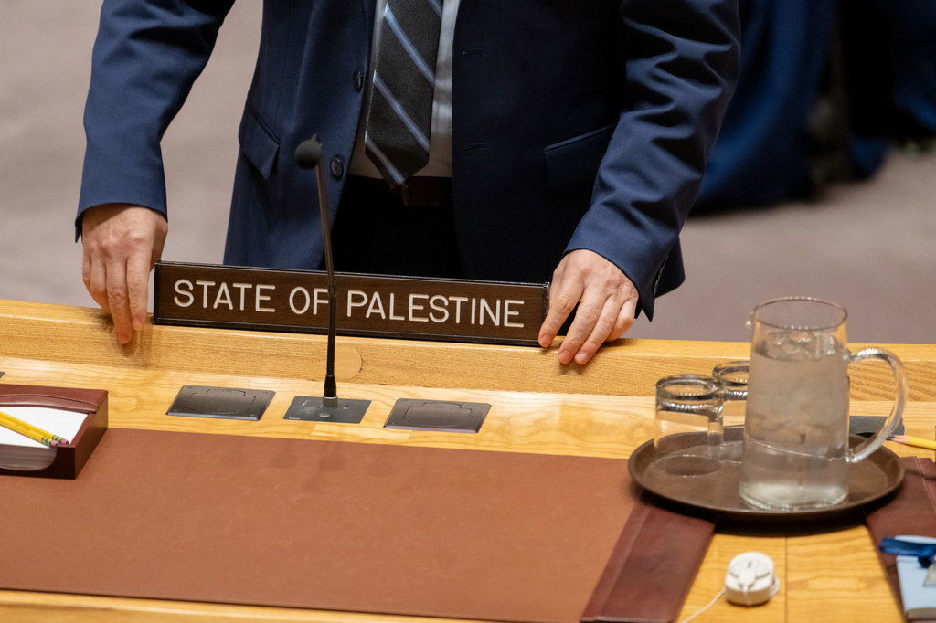 Kibao kikiwakilisha Taifa la Palestina kwenye meza katika ukumbi wa Baraza la Usalama