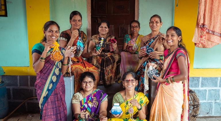 यूएनडीपी व साझेदारों की पहल के तहत, महिलाओं को वरली कला में प्रशिक्षित किया गया और उन्हें अपने दस्तकारी उत्पादों को बेचने के लिए मंच प्रदान किया गया.
