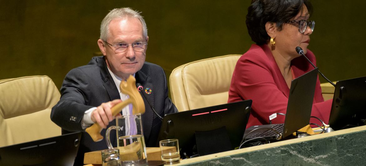 اقوام متحدہ کی جنرل اسمبلی کے سربراہ سابا کوروشی نے قدرتی آفات سے نمٹنے کے فریم ورک پر ہونے والے اجلاس کی صدارت کی۔