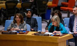 Jeanine Hennis-Plasschaert (right), Special Representative of the Secretary-General and Head of the UN Assistance Mission for Iraq, briefs Security Council members on the situation in the country.