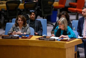 Jeanine Hennis-Plasschaert (right), Special Representative of the Secretary-General and Head of the UN Assistance Mission for Iraq, briefs Security Council members on the situation in the country.