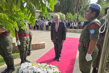 Secretary-General during the wreath-laying ceremony for the victims of the Canal Hotel attack in 2003.