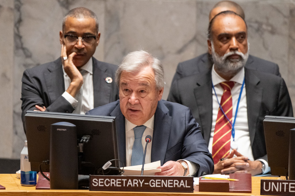 Le Secrétaire général des Nations Unies, António Guterres, s'adresse au Conseil de sécurité des Nations Unies au sujet de la menace que représente l'intelligence artificielle pour la paix et la sécurité internationales.