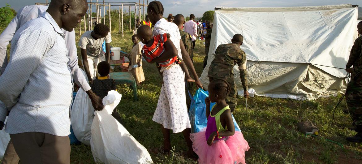 صورة من الأرشيف: ساعدت بعثة الأمم المتحدة في جنوب السودان (UNMISS) العاملين في المجال الإنساني على نقل مئات الآلاف من النازحين بنجاح.
