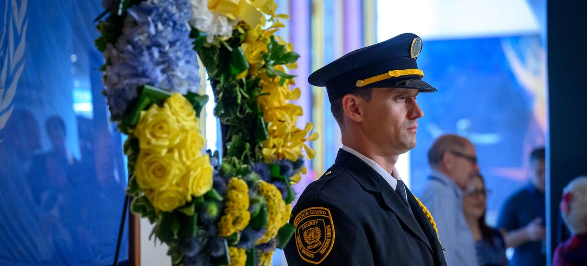A wreath is laid at UN Headquarters in New York in memory of the UN personnel who were killed and injured in the attack on the UN's office in Baghdad in 2003.