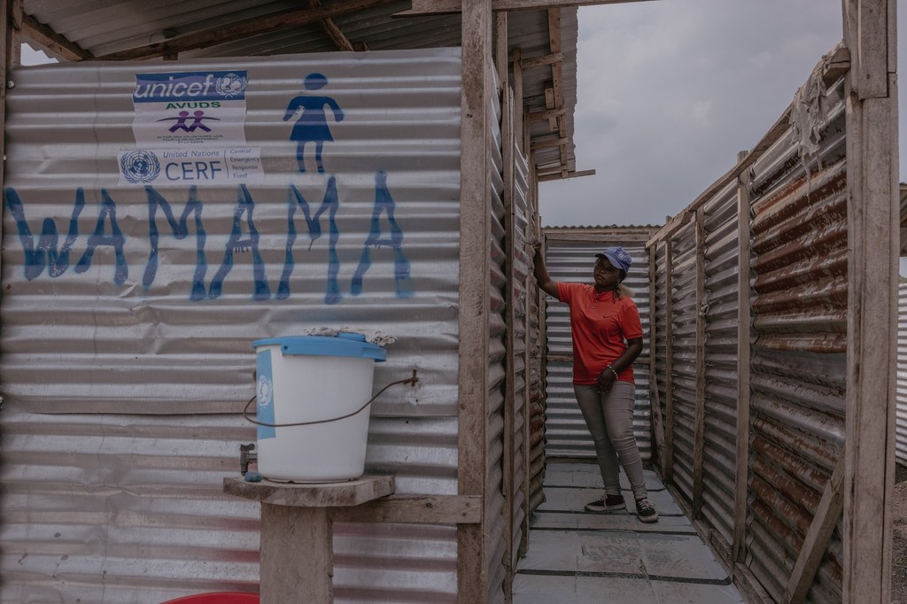 Toilettes installées par l'UNICEF et ses partenaires dans le camp de Bulengo, à l'ouest de la ville de Goma, en République démocratique du Congo.