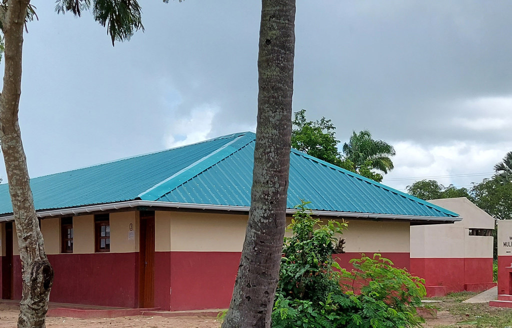 Murrombua, Msumbiji. UN-Habitat imetekeleza miradi ya kuboresha usalama wa makazi na ustahimilivu, kupunguza uwezekano wa jamii za ndani kukumbwa na vimbunga na majanga mengine.