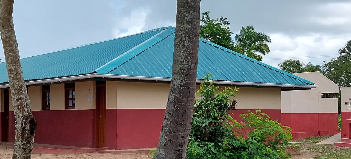 Murrombua, em Moçambique. A ONU-Habitat também implementou projetos para melhorar a segurança e a resiliência das moradias, reduzindo a vulnerabilidade das comunidades locais a ciclones e outros desastres