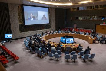 联合国安理会会议厅全景，成员国正在就苏丹和南苏丹问题举行会议。