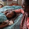 这名10岁的男童捡起一枚手榴弹时被炸伤，目前在埃塞俄比亚提格雷地区首府默克莱的一家医院接受治疗。