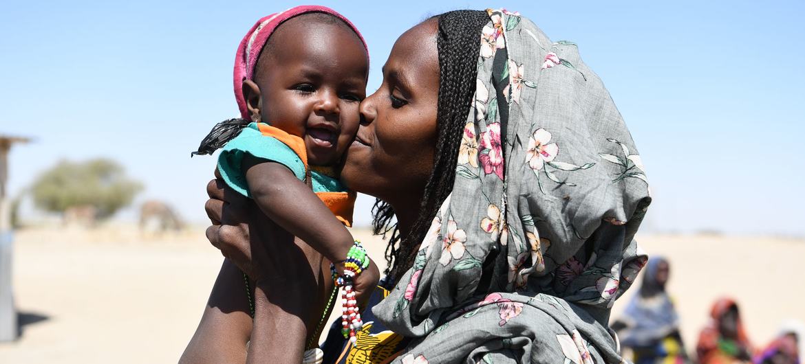 Des femmes et des enfants vulnérables des îles du lac Tchad vivent désormais dans un camp de personnes déplacées à l'ouest du Tchad.