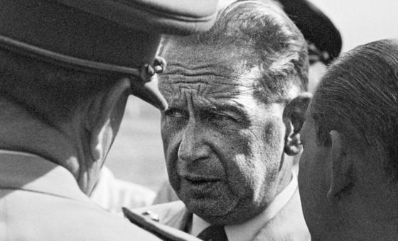 Secretary-General Hammarskjöld confers with colleagues at the airport at Elisabethville (now known as Lubumbashi) after having held talks with authorities from the breakaway province of Katanga and Belgian representatives concerning the modalities of the…