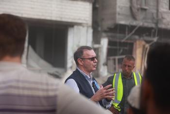 جاكو سيليرز، الممثل الخاص لبرنامج الأمم المتحدة الإنمائي/برنامج مساعدة الشعب الفلسطيني، يتحدث إلى أخبار الأمم المتحدة في مدينة غزة.