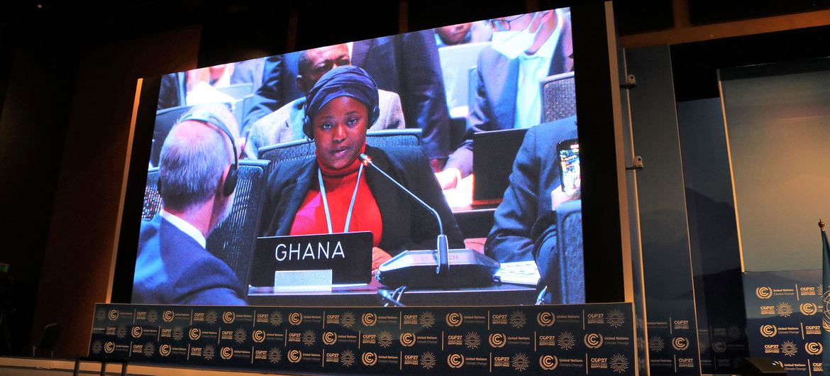 Nakeeyat Dramani Sam, une jeune militante ghanéenne de dix ans, s'adressant à la plénière de la COP27.