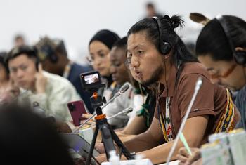 Participantes en la mesa redonda sobre la juventud organizada por el Secretario General de las Naciones Unidas, António Guterres, durante la COP30 en Belém (Brasil).