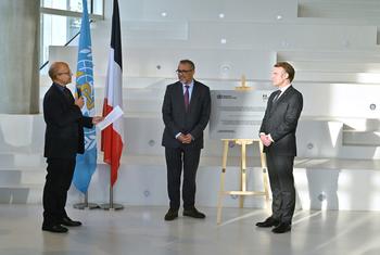 Le chef de l'OMS, le Dr Tedros, et le président de la République française, Emmanuel Macron, lors de l'inauguration de l'Académie de l'OMS à Lyon (France).