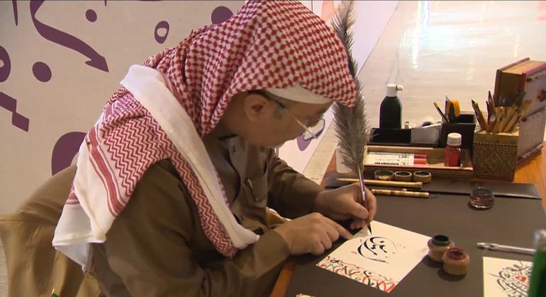 خطاط يشارك في اليوم العالمي للغة العربية بمقر الأمم المتحدة