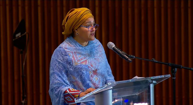 السيدة أمينة محمد، نائبة الأمين العام للأمم المتحدة، تتحدث في فعالية احتفالية باليوم العالمي للغة العربية