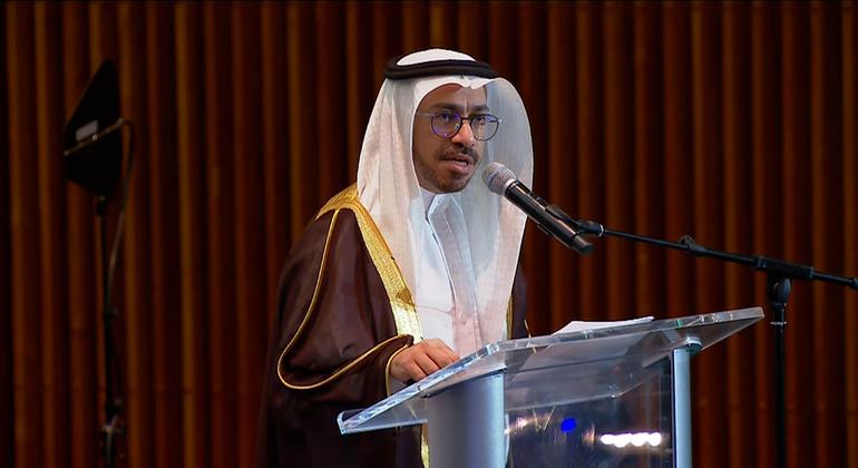 الدكتور عبد الله الوشمي، الأمين العام لمجمع الملك سلمان العالمي للغة العربية، يتحدث في الفعالية الاحتفالية باليوم العالمي للغة العربية