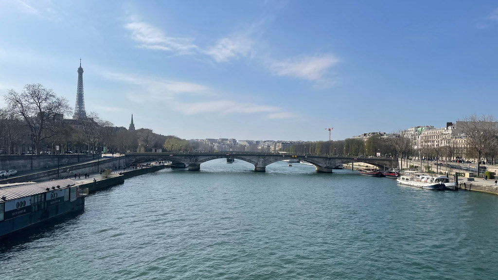 Vista del río Sena en el centro de París.