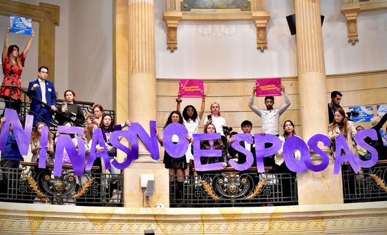 Colombian activists urge the Senate to eliminate child marriage.