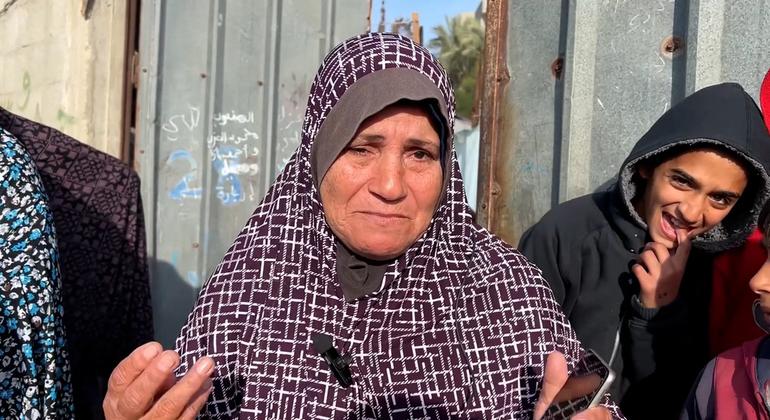 مريم حبوب، نازحة في مخيم النصيرات وسط غزة. مريم حبوب، نازحة في مخيم النصيرات وسط غزة.