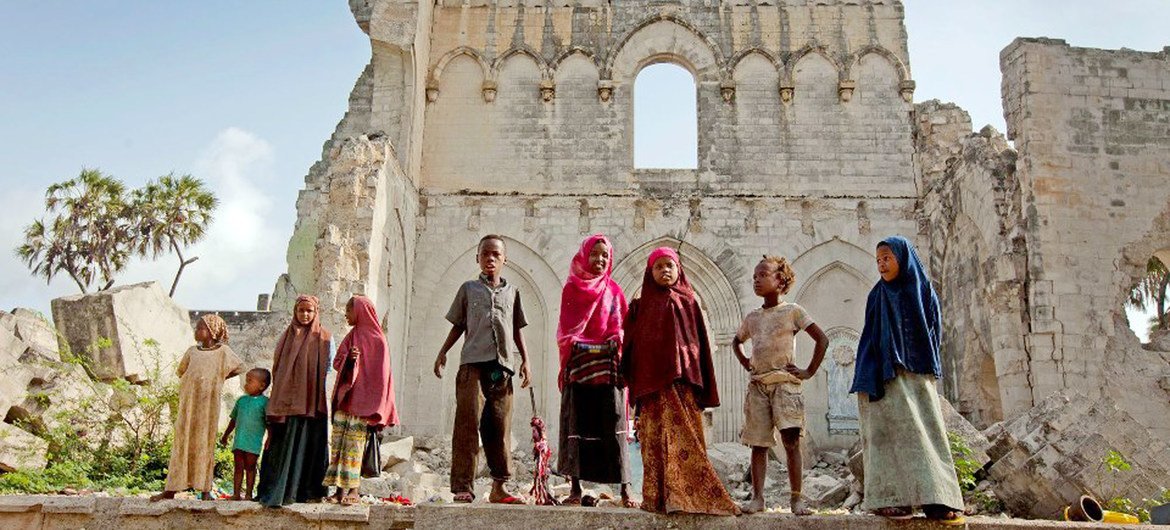 Children stand before the remains of Mogadishu cathedral, built by the Italian colonial authorities in Somalia. (file)