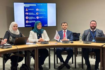الثاني من اليسار: الدكتورة فضيلة قرين كبيرة المستشارين لدى منتدى التعاون الإسلامي للشباب التابع لمنظمة التعاون الإسلامي خلال فعالية في مقر الأمم المتحدة في نيويورك.