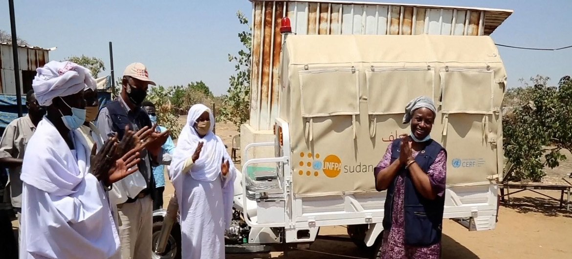 Mkurugenzi Mtendaji wa UNFPA, Natalia Kanem (kulia), anatembelea Sudan mnamo Machi 2021. Mkurugenzi Mtendaji wa UNFPA, Natalia Kanem (kulia), anatembelea Sudan mnamo Machi 2021.