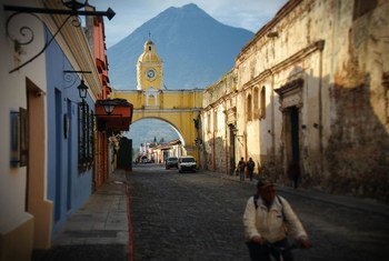 安提瓜，危地马拉的一座历史名城。