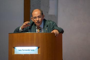 El doctor Luis Fernando Lara en El Colegio Nacional, Ciudad de México.