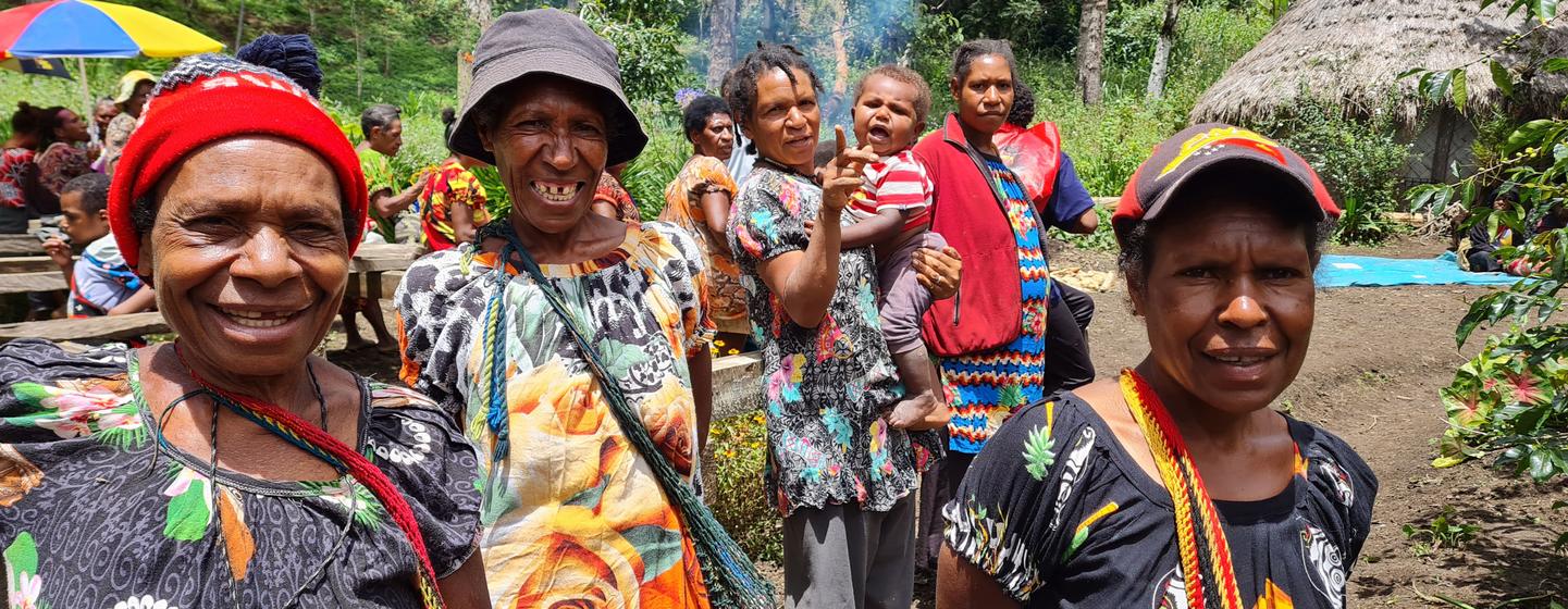 UNFPA operates mobile health clinics to serve women in rural Eastern Highlands, Papua New Guinea.