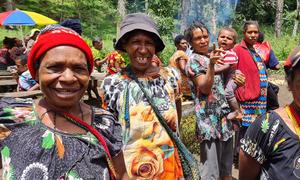 UNFPA operates mobile health clinics to serve women in rural Eastern Highlands, Papua New Guinea.