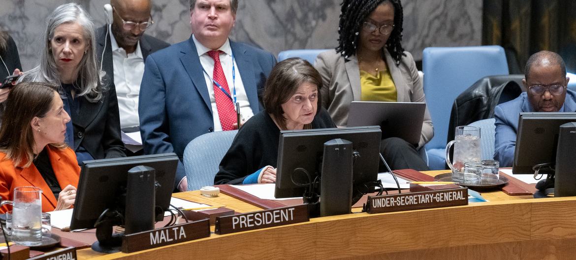 Rosemary DiCarlo (centre), Under-Secretary-General for Political and Peacebuilding Affairs, briefs the Security Council meeting on the situation in the Sudan and South Sudan.