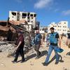 人口基金驻巴勒斯坦代表在被摧毁的加沙希法医院内外行走。
