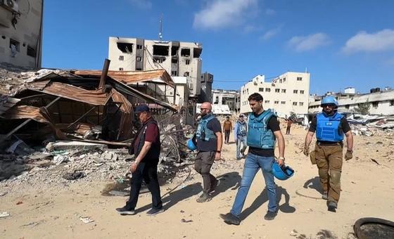 Dominic Allen, UNFPA Representative in Palestine, (second from left) walking in and around the destroyed al-Shifa hospital in Gaza. (14 April 2024)