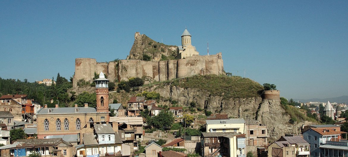 Вид на крепость Нарикала в Тбилиси, Грузия.